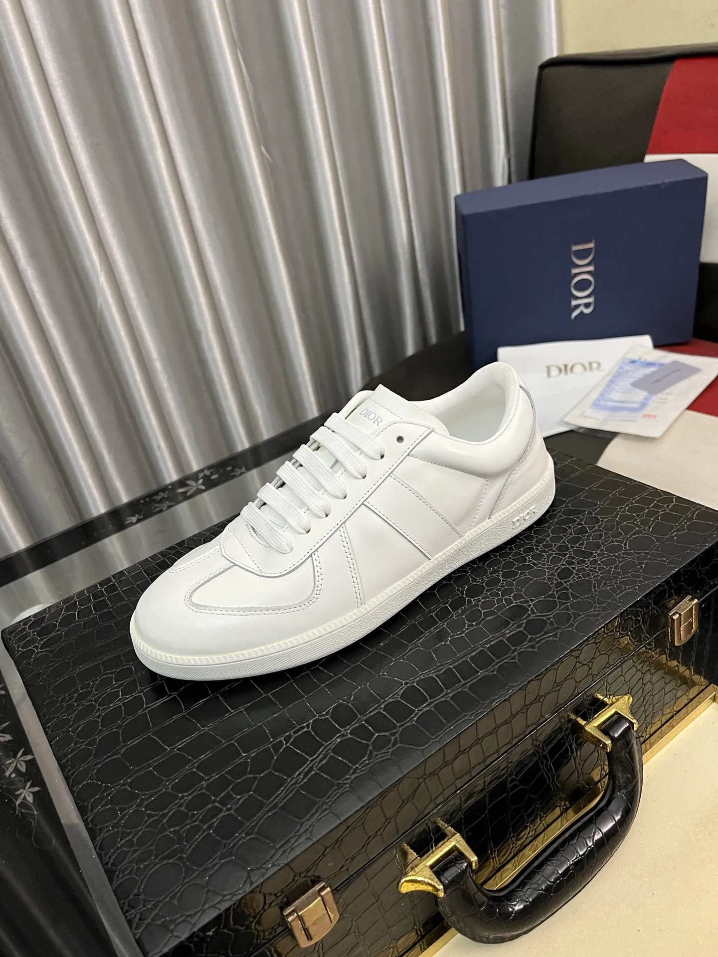 Men's shoes 💰400⌚️⌚️[Dior] Dior's new casual men's shoes are launched in Hong Kong counters. Official website 1:1 production. Original Italian materials. Designed by European and American masters. Perfect shape to create counter quality. Solid color rubber wear-resistant outsole and classic dazzling head! Super versatile and very comfortable. High-end without losing taste, fashionable and novel! ! Absolute focus! Code number: 38-444️⃣Colors available
